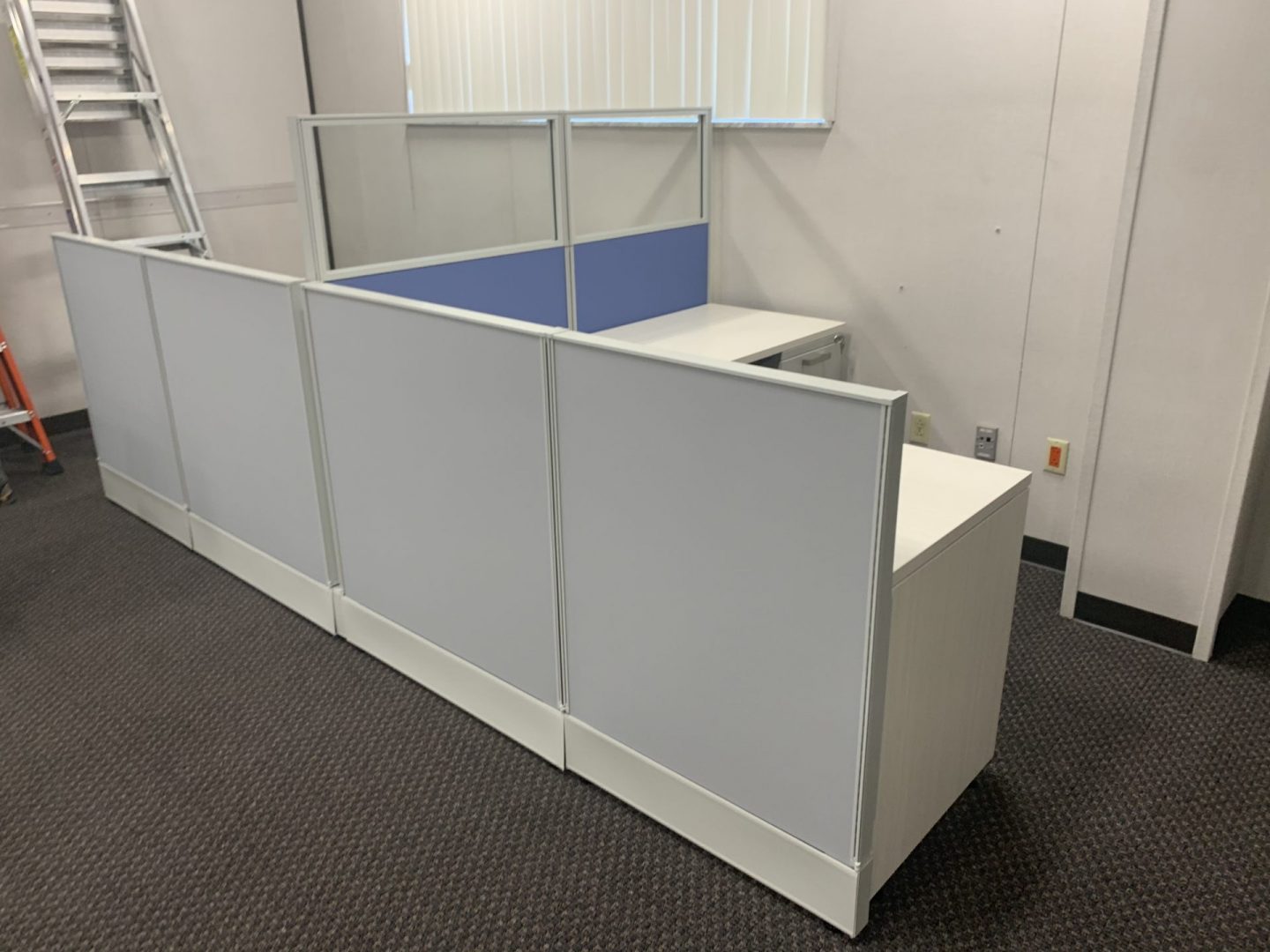 A white cubicle